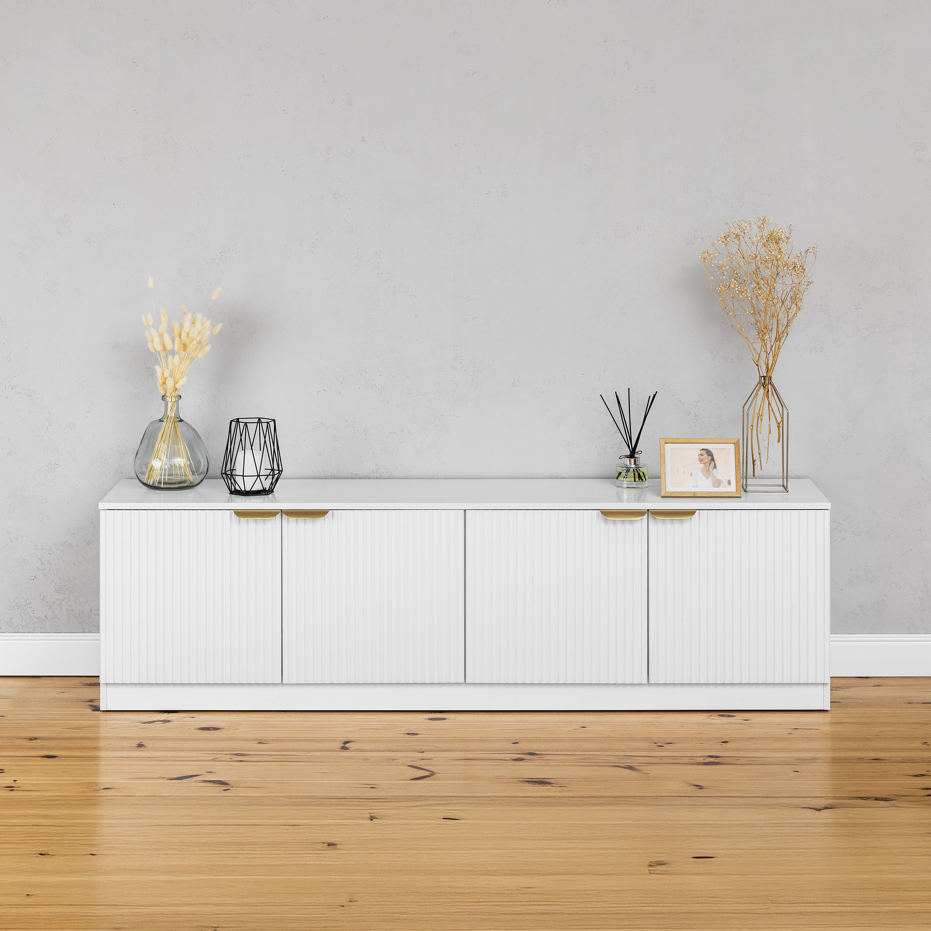 BUCHAREST TV UNIT- WHITE - FLUTED - PULL BRASS