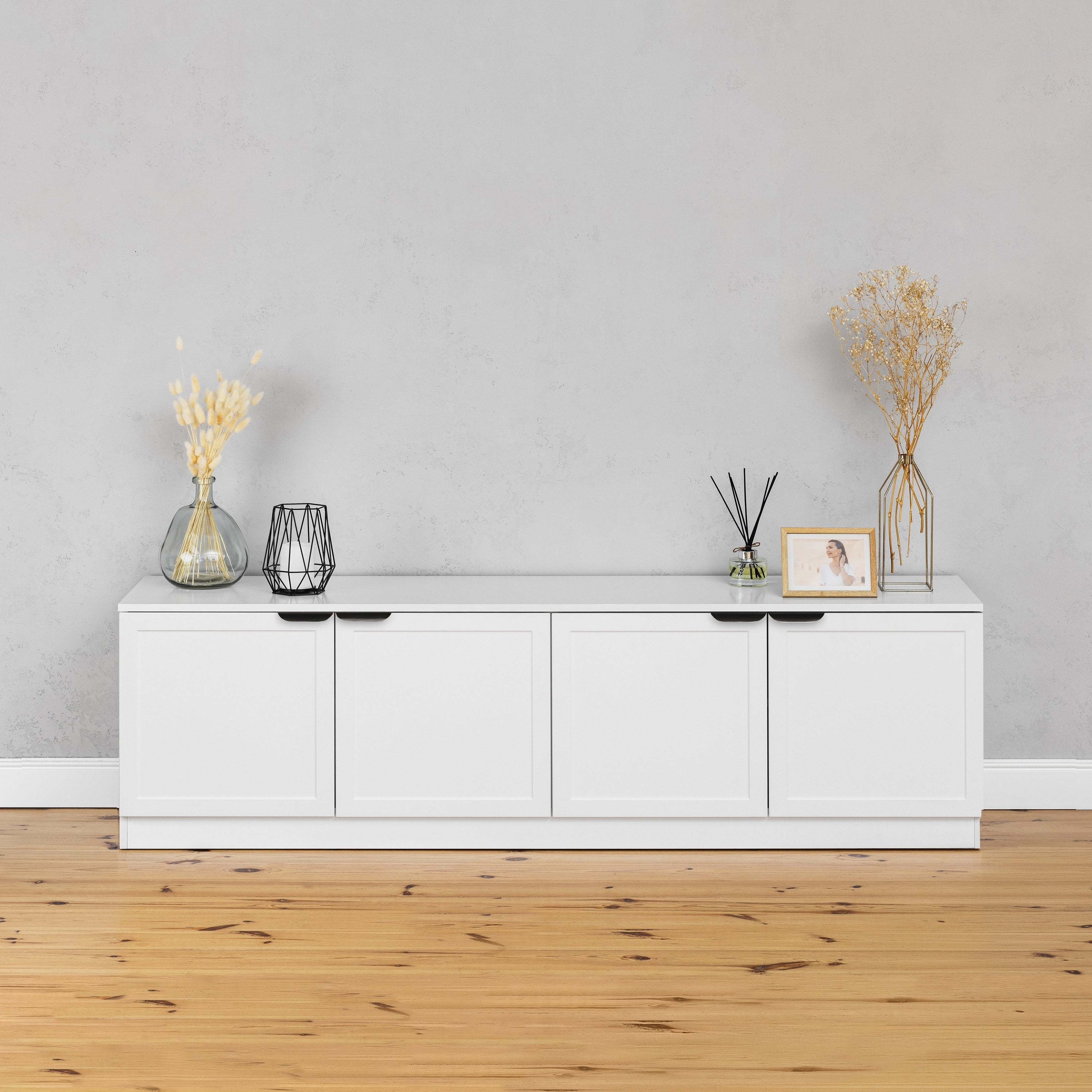 BUCHAREST TV UNIT- WHITE - HAMPTONS - PULL BLACK