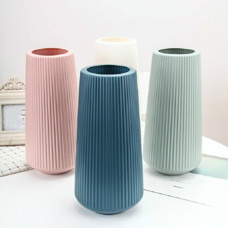 Versatile Plastic Flower Vase for Dry and Wet Arrangements - Green