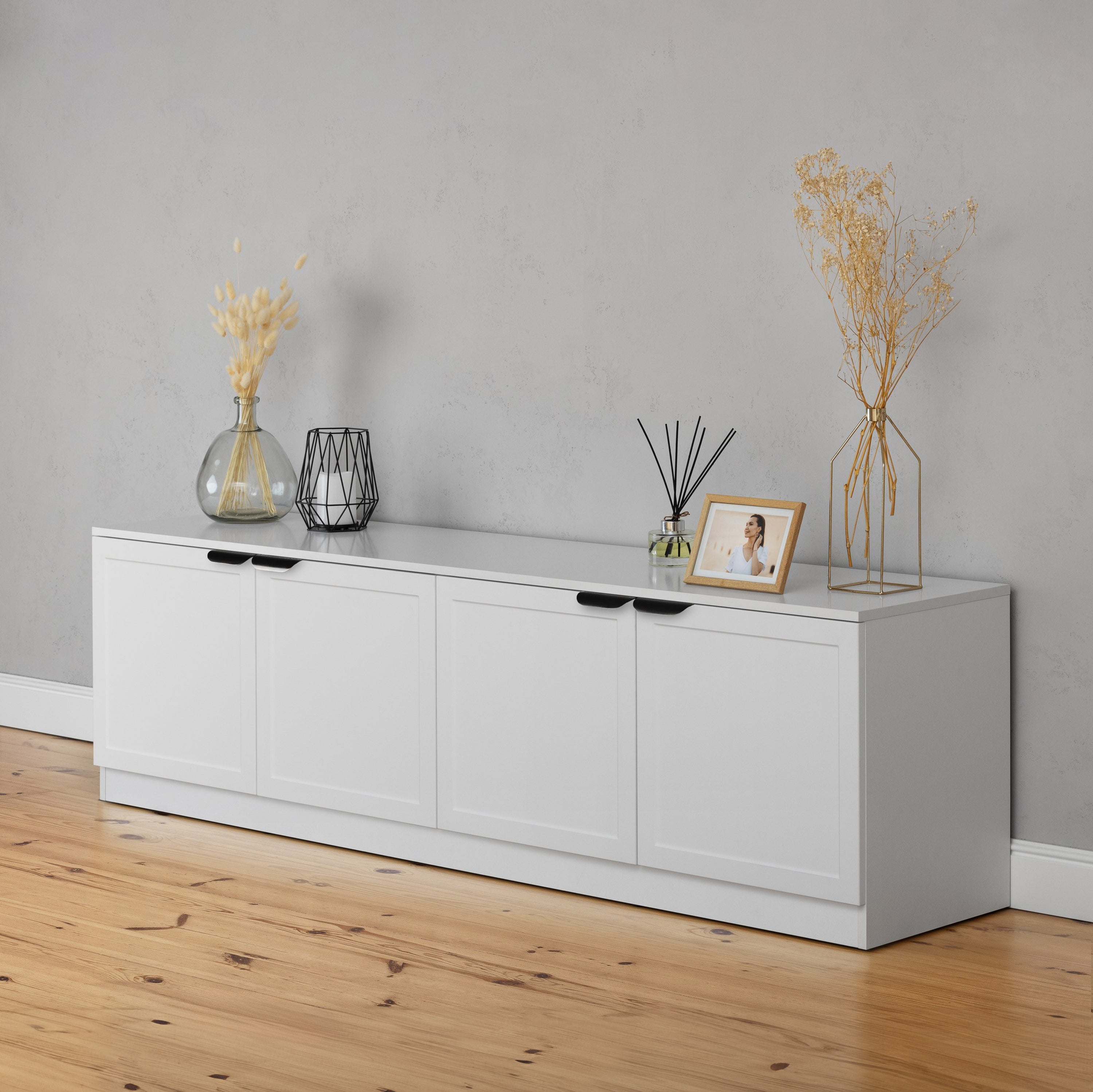 BUCHAREST TV UNIT- WHITE - HAMPTONS - PULL BLACK