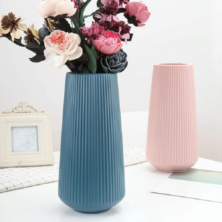 Versatile Plastic Flower Vase for Dry and Wet Arrangements - Green