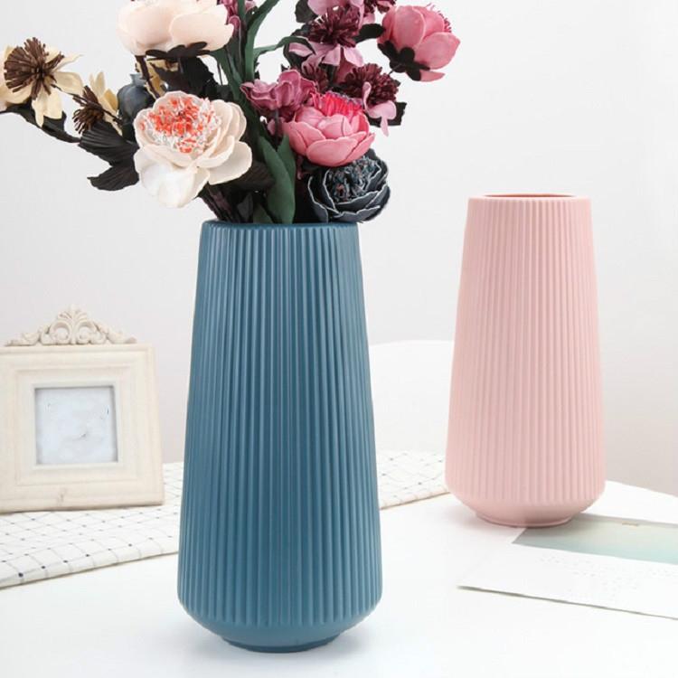 Versatile Plastic Flower Vase for Dry and Wet Arrangements - Green